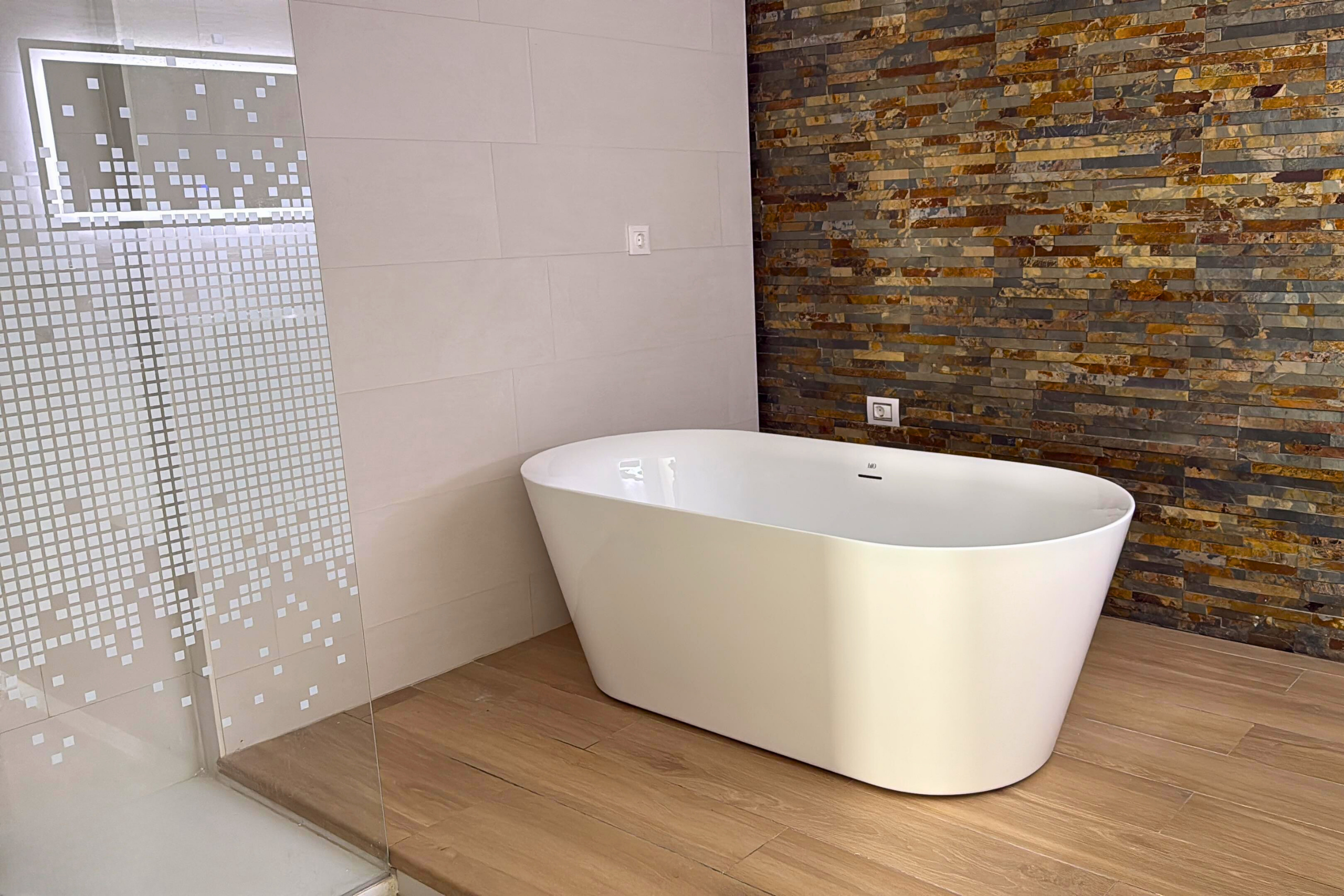 Reforma de baño integral en Tenerife por Constructa S.L